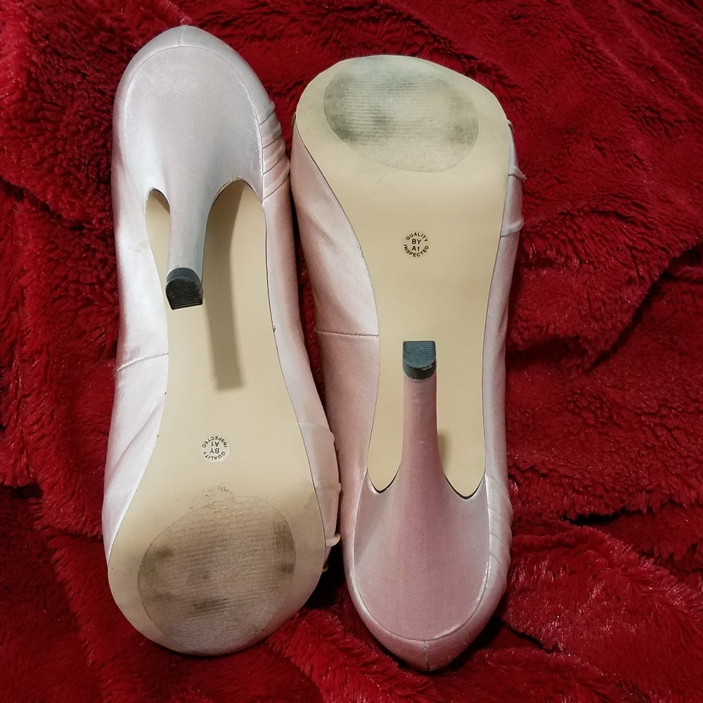 Shoes - Picture 2 of 4